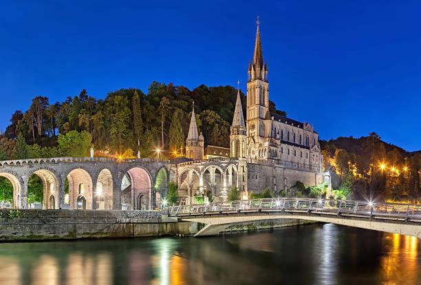 Charmant Studio Proche Centre Ville Et Gare Lourdes Luaran gambar